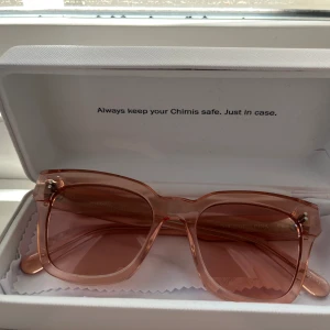 Rosa chimis  - Säljer mina rosa chimis pågrund av att dom inte kommer till användning längre. Det är den gamla 07 modellen så dom finns inte att köpa längre. Tillbehör medföljer, Inget täcken på användning!!💕🌸 Skriv om frågor finns☺️💞