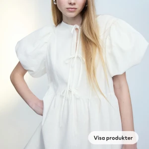 Klänning - Supersöt klänning från H&M som jag inte hann returnera i tid, aldrig använd! Slutsåld online och orginalpris 349kr