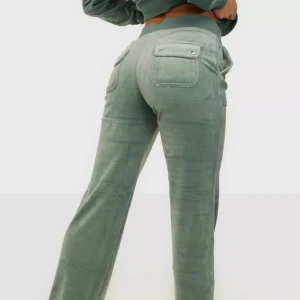 Mörk gröna juicy - Har sytt upp dom man sy ner dom igen. Låg midjade 