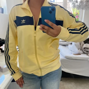 Adidas tröja - Aldrig kommit till användning, ny. Köpt för 1100kr