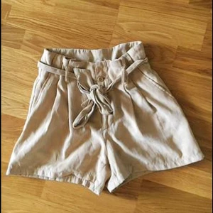 Shorts  - Snygga shorts från hm i fejkmocka 