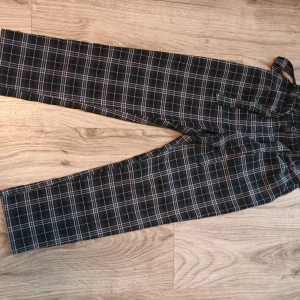 Luftiga byxor - Mjuka och luftiga byxor med knapp för att stänga