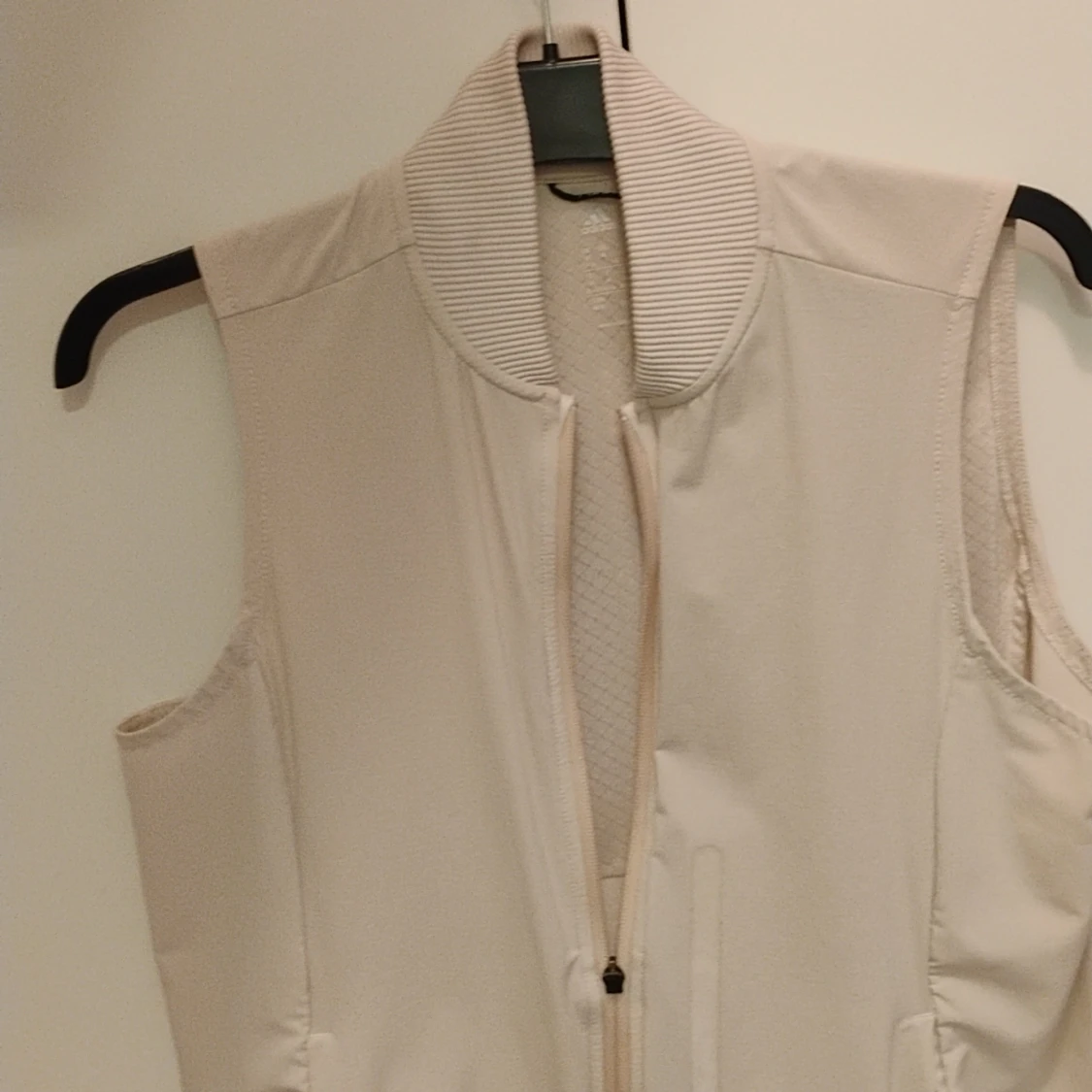 Adidas sportväst beige