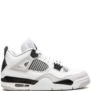 Jordan 4 - Säljer nu mina jordan 4 military black, de kommer inte till nån användning, de är i bra skick, skicka meddelande ifall intresserad så skickar jg bilder och så kan vi diskutera pris.