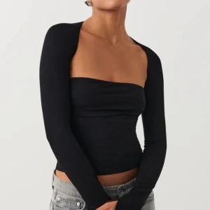 Svart långärmad topp! - Jättefin topp från Gina! Fin passform💞