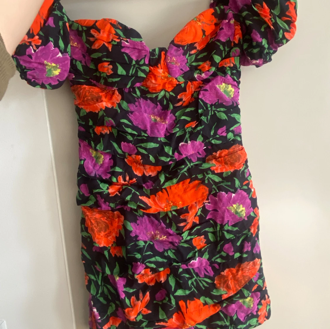 Blommig sommarklänning  - 90