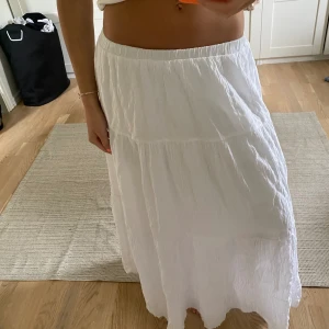 Långkjol - Jätte fin långkjol! Perfekt till sommaren💛