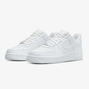 Air Force 1  - Helt nya Nike Air Force 1 skor. Helt oanvända och i nyskick. Säljs med kartong och allt tillbehör.