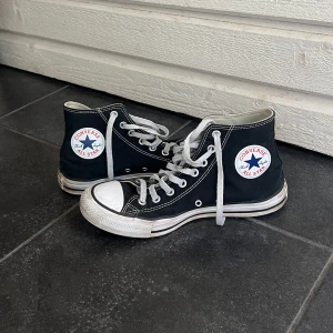 Converse - Mina Converse som ej längre kommer till användning ✨ använda men säljer för bra pris. Köpta för 800kr