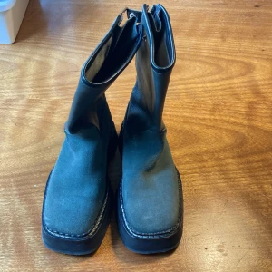 Eytys Tuscan Boots - Ett par Tuscan Boots från Eytys i storlek 36, men passar mig som har 37-38. 