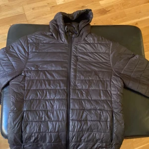 Jacka - Svart jacka för höst/vinter storlek M Skick använt Pris kan diskuteras vid snabbaffär 