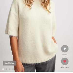 Stickad topp  - Sjukt snygg stickad topp från NA-KD Moa Mattsons kollektion, slutsåld på hemsidan.  Använd fåtal gånger så i bra skick🩷