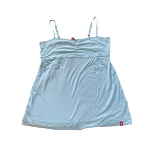 Ljusblått/turkost linne - Så fint ljusblått/turkost linne från EDC🩵🩵😍 Sista bilden visar färgen bäst<3 Älskar modellen på detta linne men har ett till i annan färg redan. Skriv privat vid intresse eller frågor🩷