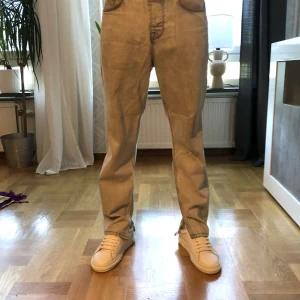 Grå jeans - Gråa jeans från asos med slits