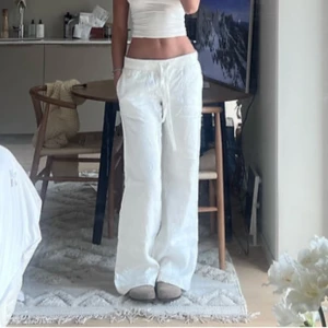 Linnebyxor Alobha Label - ”Everyday Linen Pants” från Alobha Label i fint skick utan några defekter. Slutsålda! Nypris 900 kr, mitt pris 450 🌸
