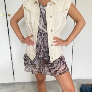 As cool väst från mango - Skit snygg väst från mango!!