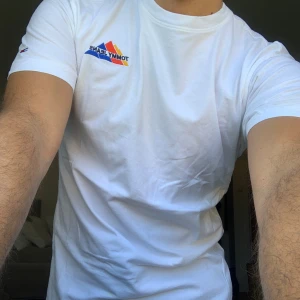 Tommy Jeans XS - Obs!! Har några gömda fläckar. Går kanske bort i tvätt.  