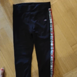 Tommy Hilfiger tights  - Svarta Tommy Hilfiger tights s i storlek medium