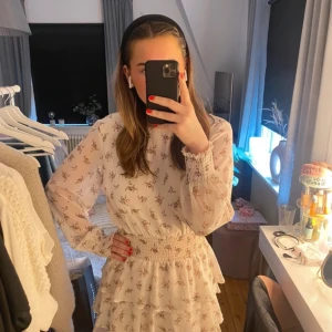 Klänning från Gina Tricot  - Fint skick, använd fåtal gånger. 