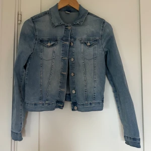 Jeansjacka - Blå jeansjacka