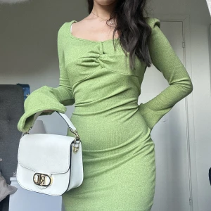 Grön klänning - Sommar klänning, aldrig använd 