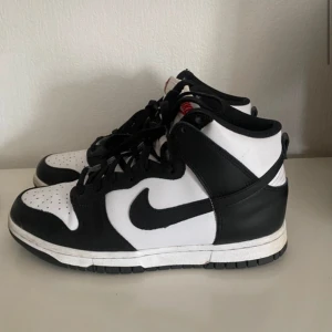 Sneakers  - Ett par fåtal använda äkta Nike jordans sneakers i stl 40 