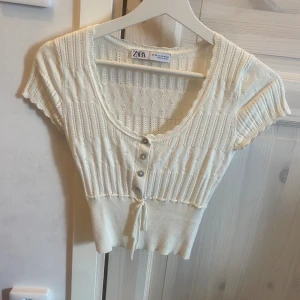 Söt topp - Jätte fin topp från zara som tyvärr inte kommer till användning💕