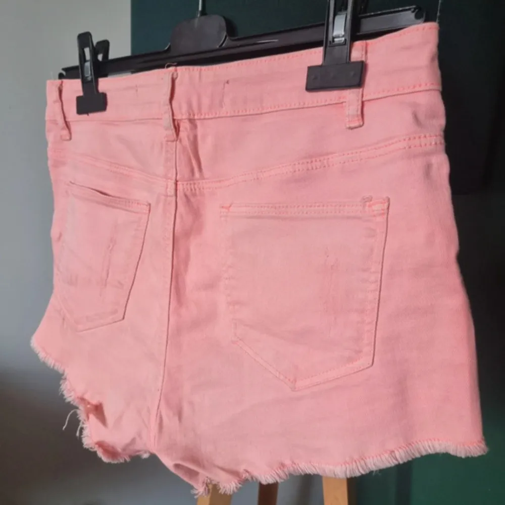 Snygga rosa jeansshorts från denim & co! Använd gärna köp nu!!. Shorts.