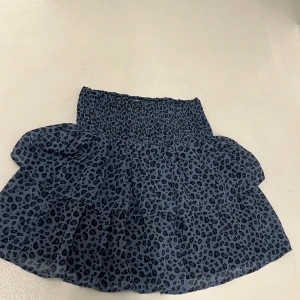 Volangkjol - Super fin volangkjol från kappahl använd ca 3-4 gånger, passar mig som är 172