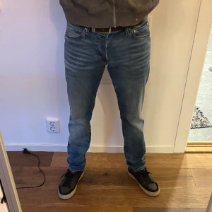 Jeans  - Köptes för en vecka sedan i jack&jones. Använd 1 gång. I princip som helt nya jeans för halva priset. Storlek W34 L32