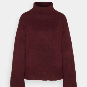 Stickad tröja - Kvar i sin förpackning. Från Vila men köpt via Zalando. Slut på Zalando. Köpte fel storlek så säljer den helt ny, inte ens uppackad. Pris kan alltid diskuteras!’