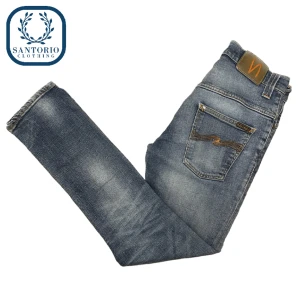 Nudie Jeans Thin Finn  - Väldigt fina nudie jeans i 9/10 skick! Han på bilden är 175 o väger 65. Nypris: 1600kr Skriv vid frågor eller funderingar🙌