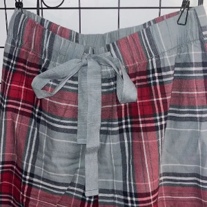 Pyjamasbyxor  - Använda ett fåtal gånger och har knga defekter 💗