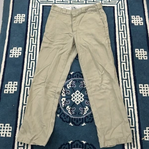 Dickies jeans - Tjena, säljer mina dickies eftersom att det inte är min stil längre, det är storlek 34x32 orginal fit!