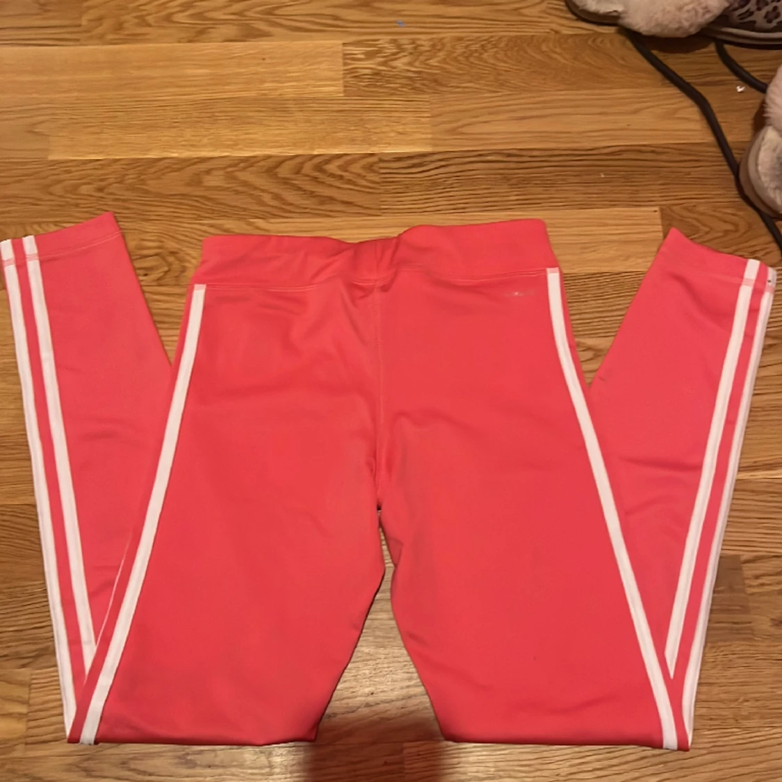 Äkta rosa leaging från adidas  - 90