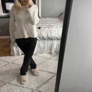 Stickad tröja  - Stickad tröja från zara. Super fin men säljer för den inte kommer till användning. Inga defekter eller liknande 💖