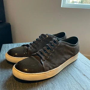 Lanvin Cap Toe - Bruna/cappucino-färgade lanvins i riktigt bra skick, lätt 9,5/10. Endast använda fåtal gånger. Pris kan diskuteras. 