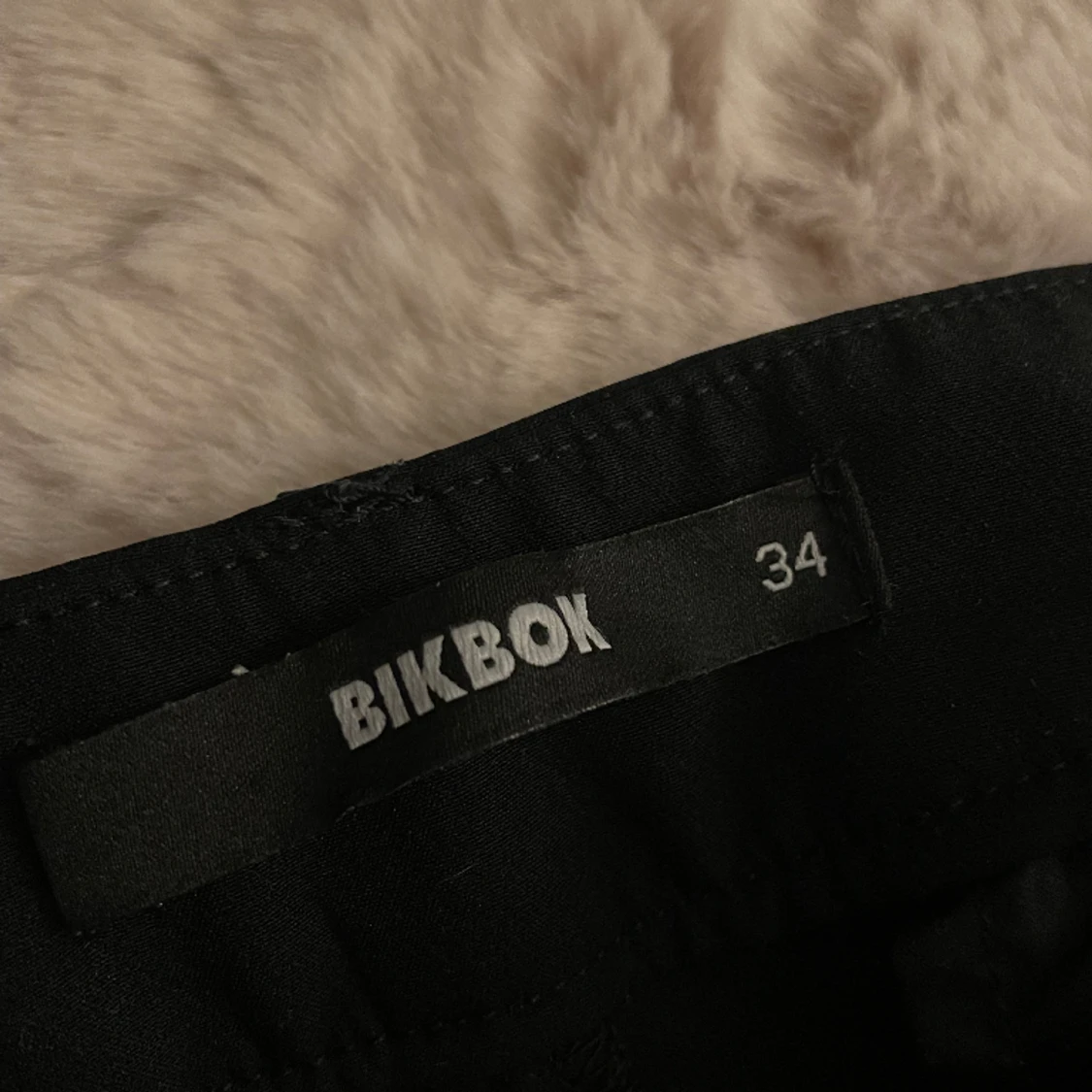 Svarta kostymbyxor  - 91