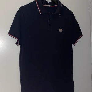 Moncler Piké - Cond 8/10 Size L fits M