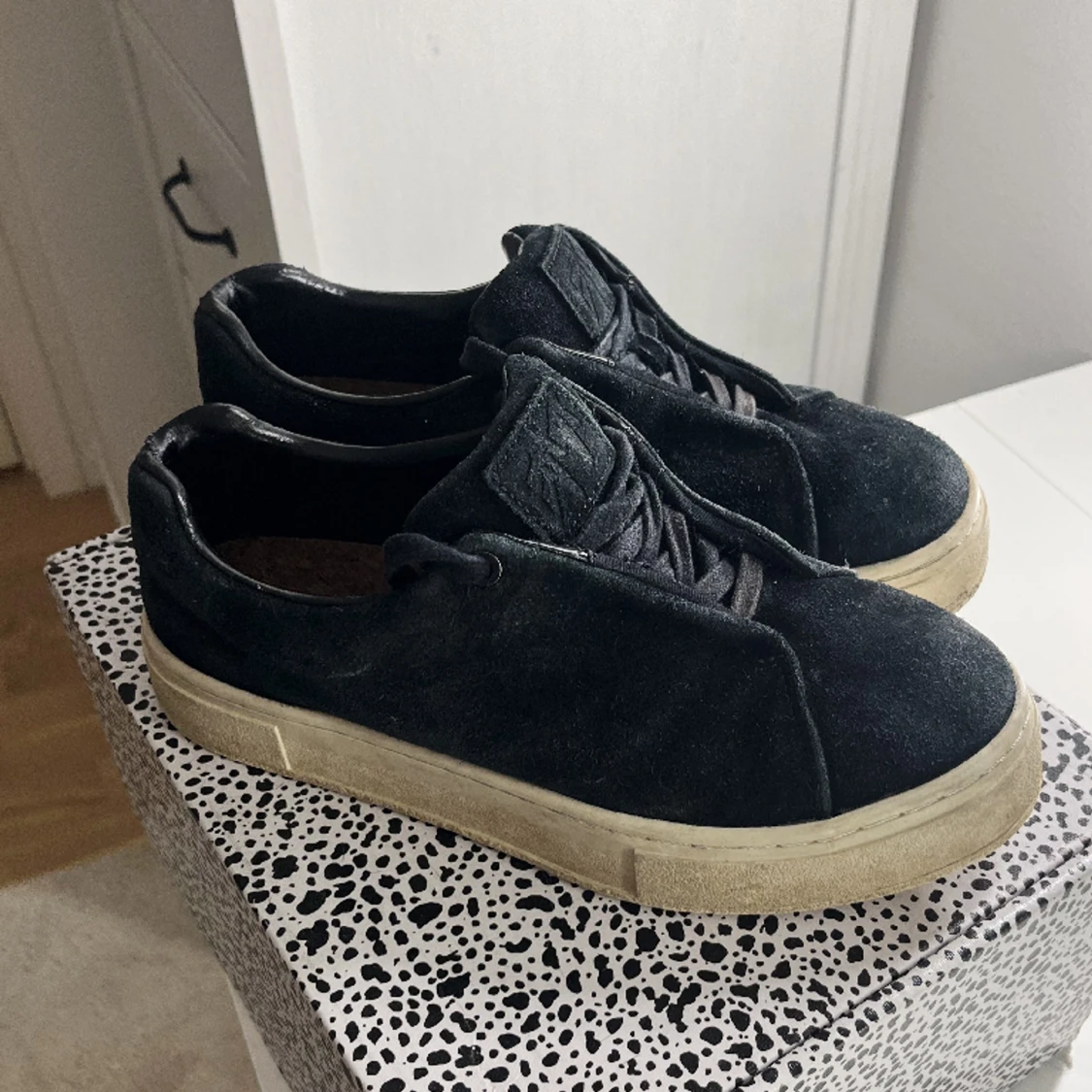 Eytys doja suede black