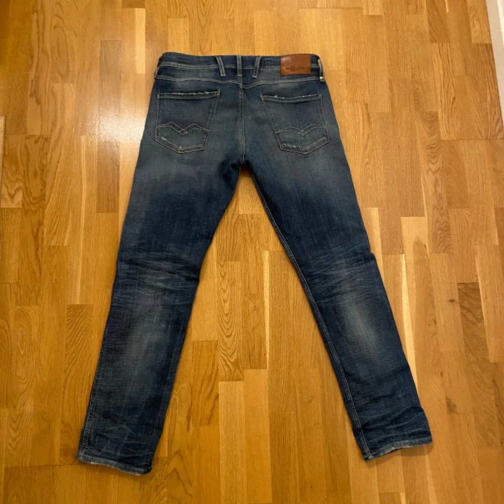 Replay jeans i modellen Anbass. Använda fåtal gånger. Väldigt fint skick.. Jeans & Byxor.