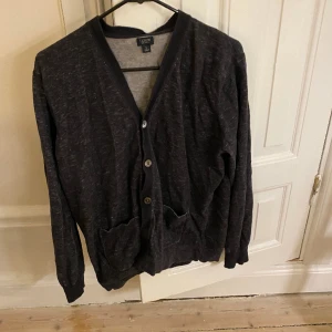 Snygg cardigan från J crew - Snygg stickad cardigan från J crew, coolt mönster, nypris 2000, bra skick