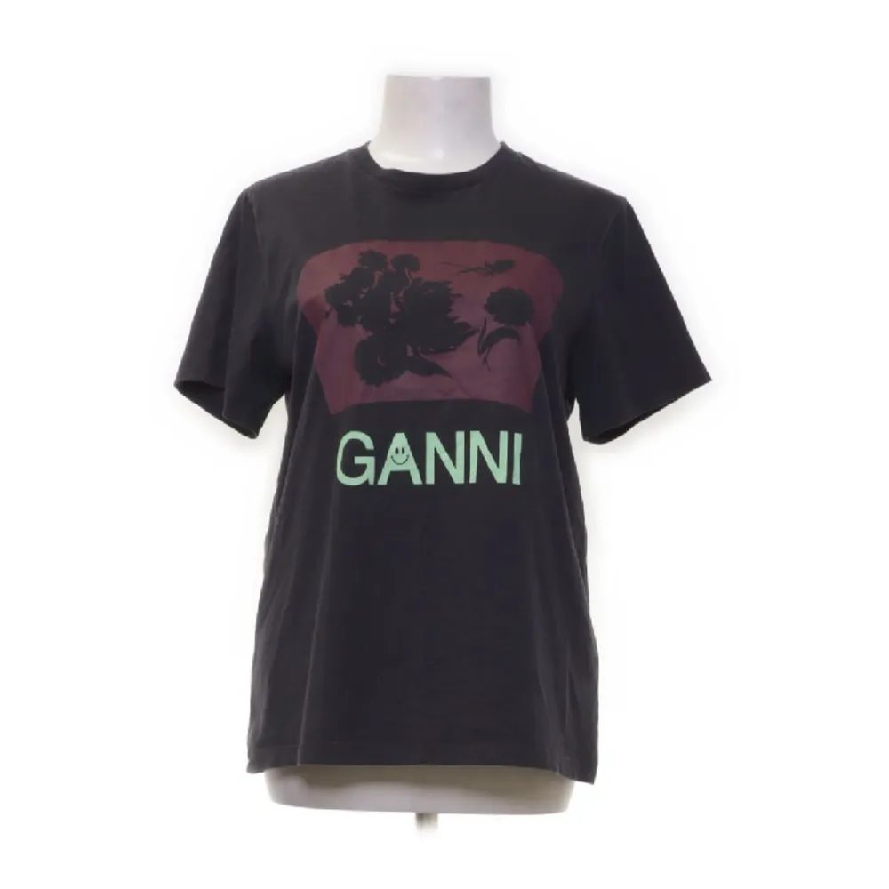 T-shirt från Ganni. T-shirts.