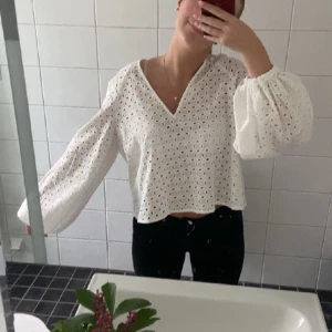 Vit blus - Superfin vit blus från stockh LM! I nyskick, köpt för 699!