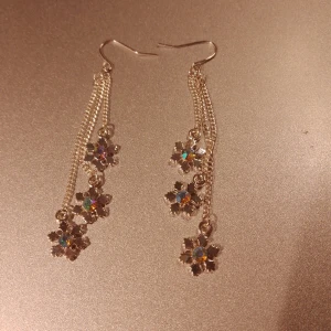 Örhängen  - Jättefina örhängen med stjärnor. Endast testade. Skriv för fler bilder eller om du har någon fråga 💗