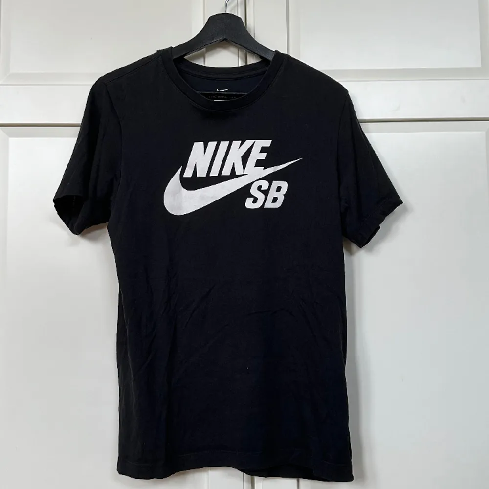 T-shirt från Nike. Knappt använd. Skick 8/10. T-shirts.