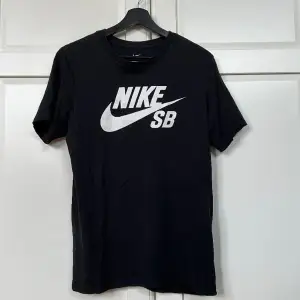T-shirt från Nike. Knappt använd. Skick 8/10