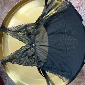 Sexy, beautiful babydoll, new condition, one size (perfectly and radio adjustable to all sizes). 