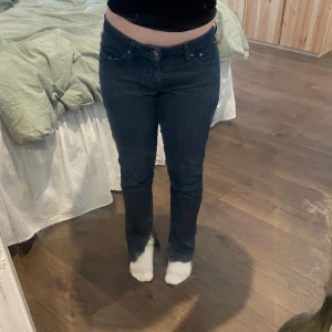 Levis jeans - Raka vintage Levis jeans som jag gjort slit på.