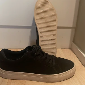 Vagabond skor - Köpt för 1200 i sommras använde runt 4-5 gånger  Fråga om du har några frågor😁